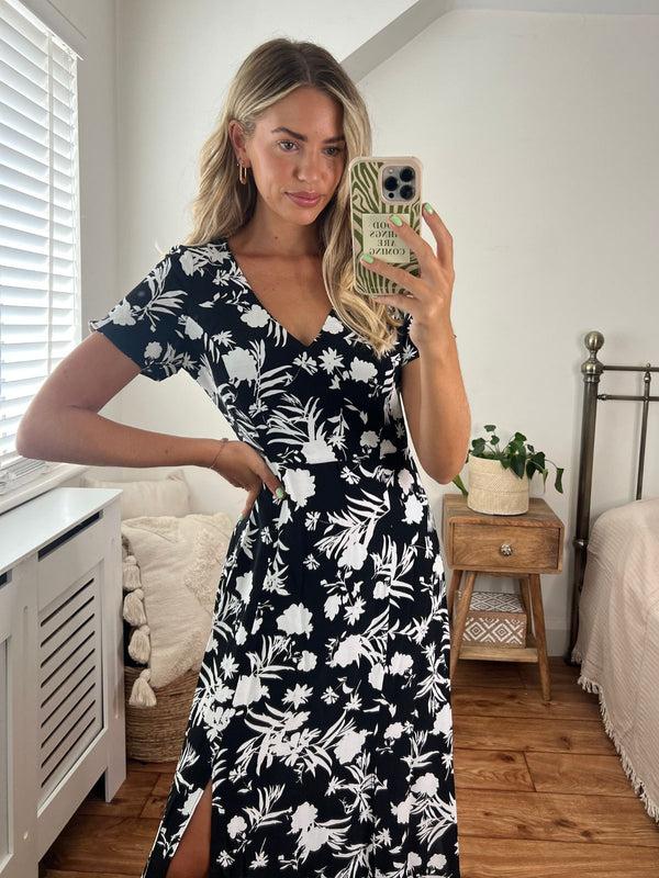 Style Cheat Winnie V Neck Midi Dress