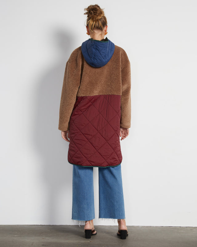 Summery Copenhagen HARLOW MIDI QUILTED PARKER IN BROWN