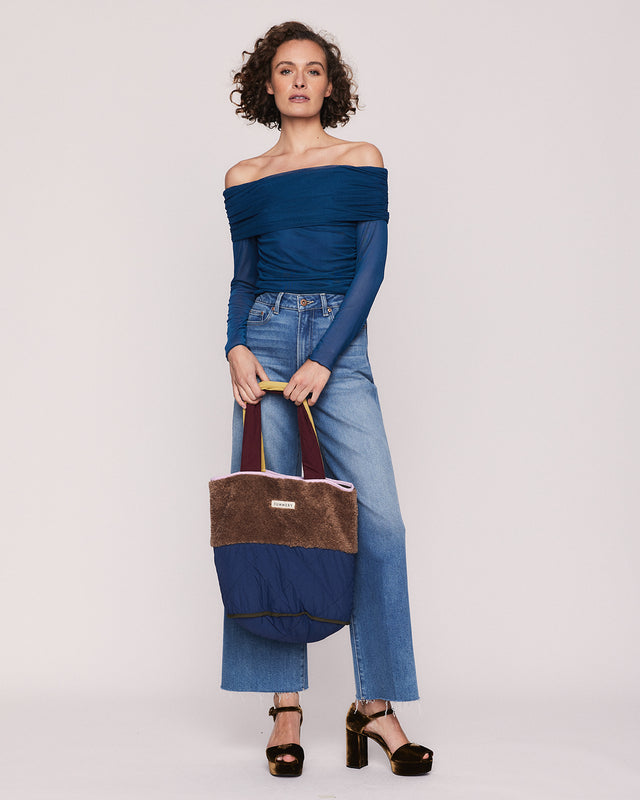 Summery Copenhagen HARLOW QUILTED BUCKET TOTE IN BROWN