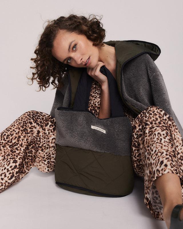 Summery Copenhagen HARLOW QUILTED BUCKET TOTE IN KHAKI