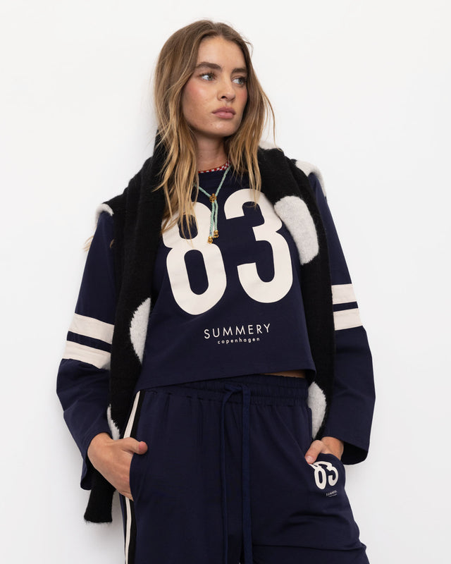 Summery Copenhagen SPORTY LONG SLEEVE CREW NECK TOP IN NAVY