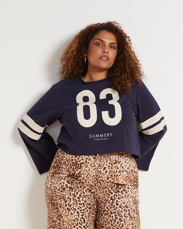 Summery Copenhagen SPORTY LONG SLEEVE CREW NECK TOP IN NAVY