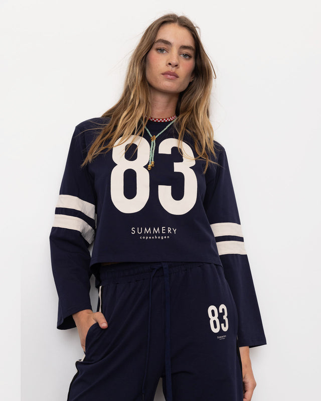 summery copenhagen SPORTY LONG SLEEVE CREW NECK TOP IN NAVY