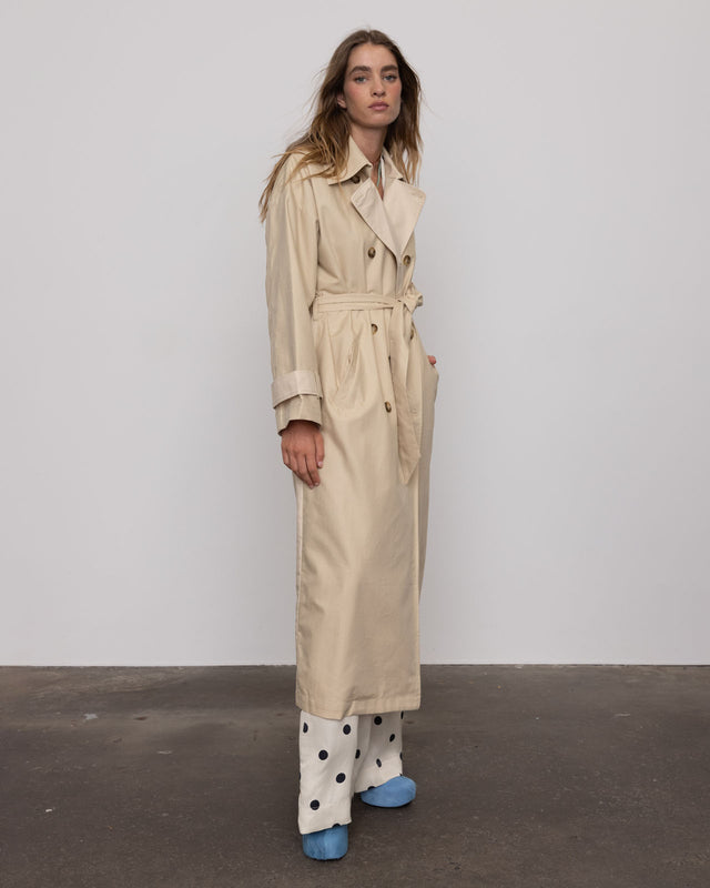 Summery Copenhagen DANIEL TRENCH COAT IN SAND