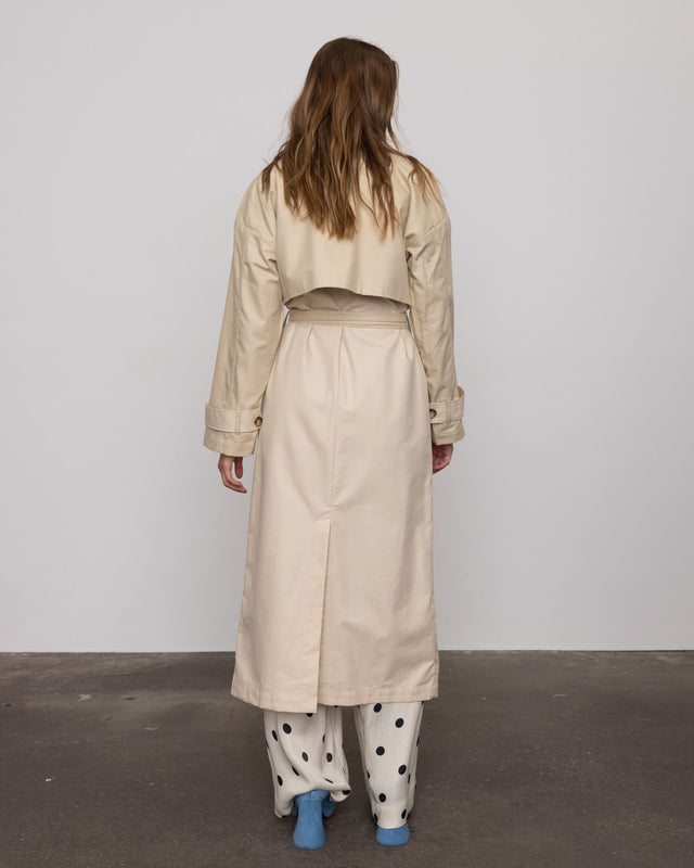 Summery Copenhagen DANIEL TRENCH COAT IN SAND