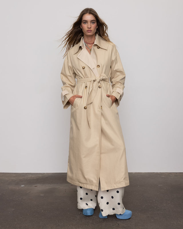 summery copenhagen DANIEL TRENCH COAT IN SAND