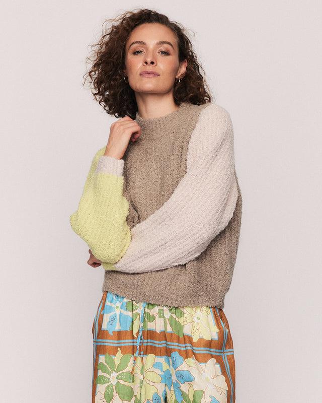 summery copenhagen KHOLE O-NECK IN TAUPE