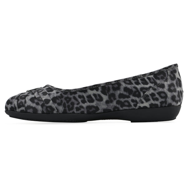 Summit By White Mountain Calming Flat - Grey Leopard Nylon
