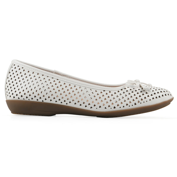 Summit By White Mountain Carris Ballet Flat - White