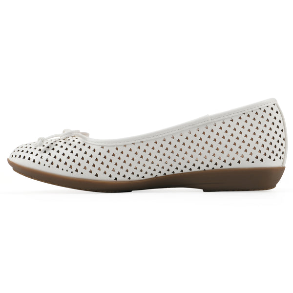 Summit By White Mountain Carris Ballet Flat - White