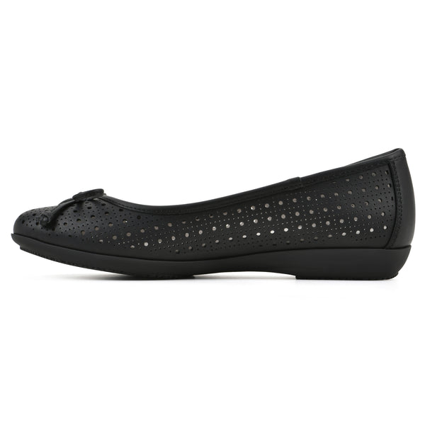 Summit By White Mountain Cheryl Flat - Black