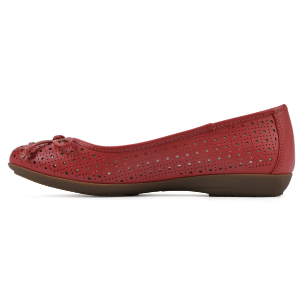 Summit By White Mountain Cheryl Flat - Red