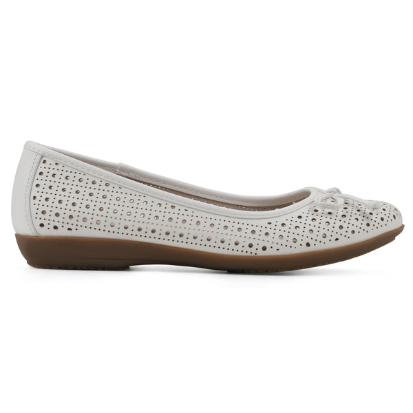 Summit By White Mountain Cheryl Flat - White