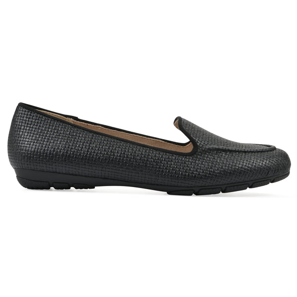Summit By White Mountain Gutsy Loafer - Black Raffia