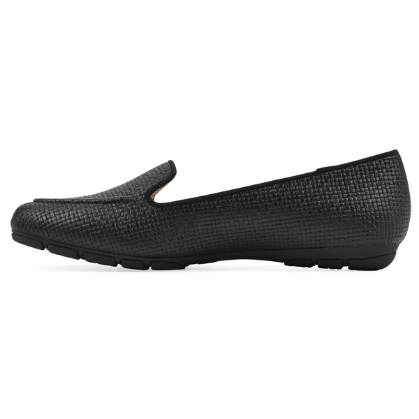 Summit By White Mountain Gutsy Loafer - Black Raffia