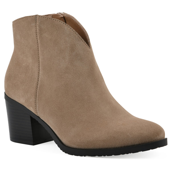 summit by white mountain Tattle Bootie - Beachwood Suede