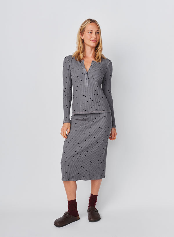 sundry Sundry Stars Long Sleeve Henley in Steel