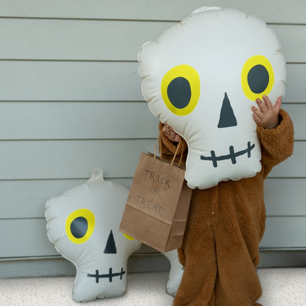 Sunnylife Inflatable Hanging Skulls Halloween Set