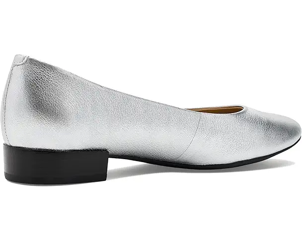 Supply Lab Marc Joseph New York Madison Flat Women's Silver Metallic