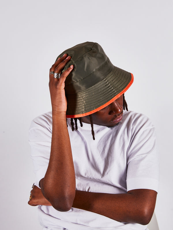 svnx ARCHER Nylon bucket hat with contrast trim and drawstring in moss