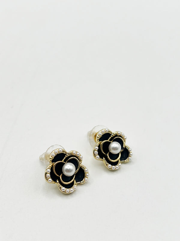 Svnx Black Floral Pearl Stud Earrings In Gold - Gift Boxed