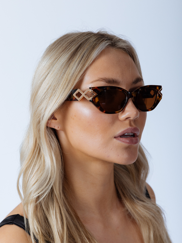 Svnx Cat-Eye Sunglasses With Side Detail In Tortoiseshell