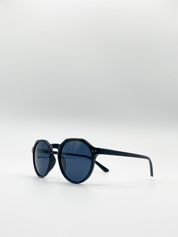 Svnx Classic Preppy Sunglasses With Key Hole Nosebridge