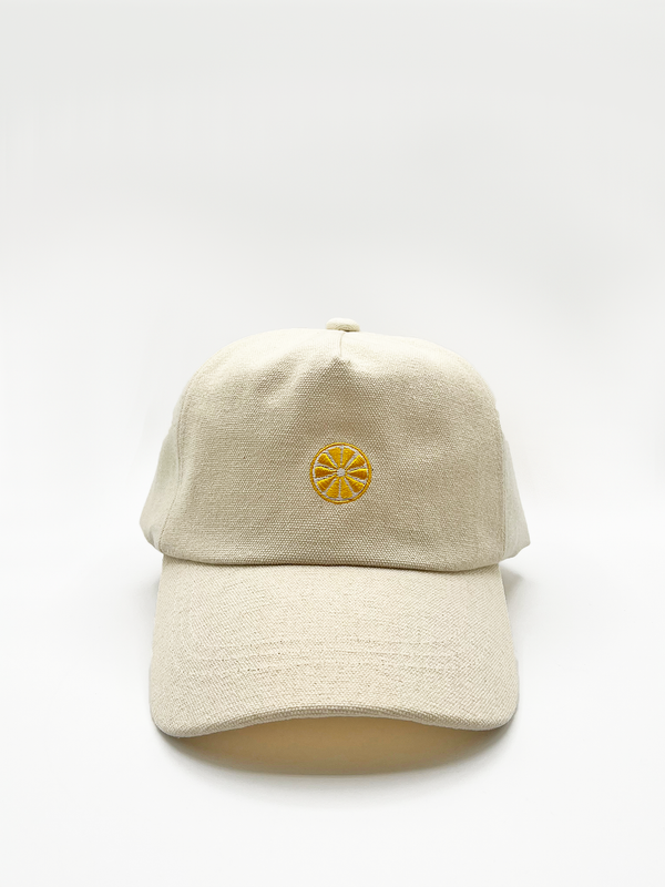 svnx DANIA Cotton baseball cap with lemon embroidery in cream