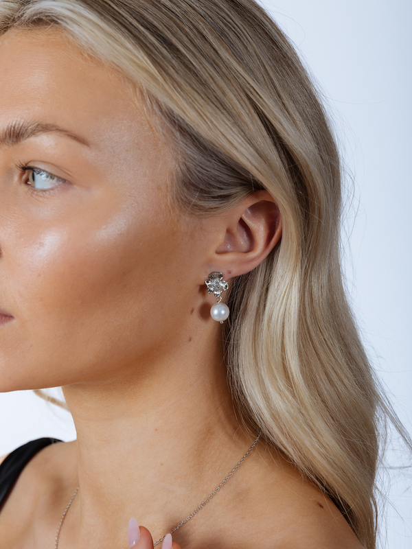Svnx Flower Drop Pearl Earrings In Silver - Gift Boxed