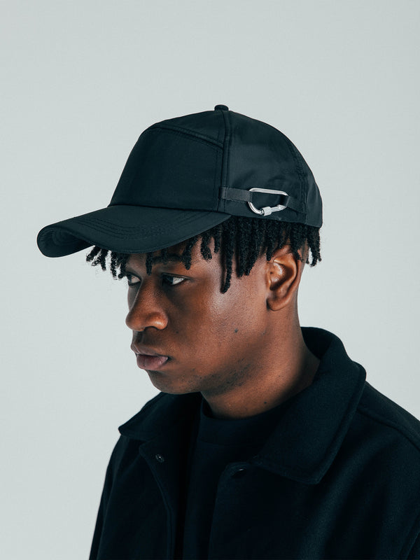 svnx Knox 6 Panel Cap With Carabiner Detail in Black