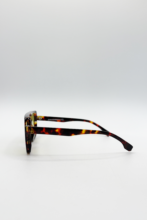 Svnx Navigator Sunglasses In Tortoiseshell Olive Lense