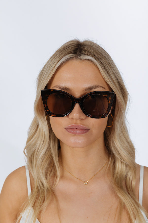Svnx Oversized Round Cat-Eye Sunglasses In Tortoiseshell