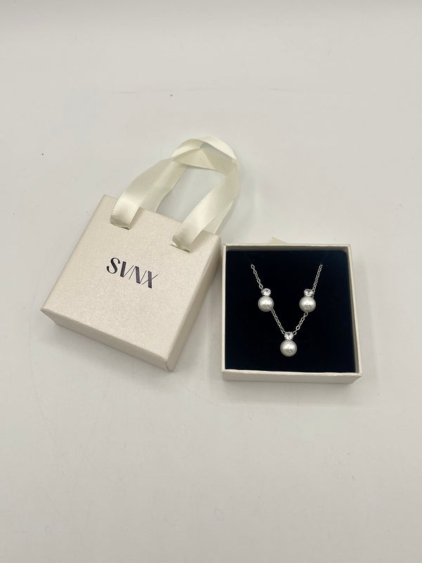 svnx Pearl Diamante Earrings & Necklace Set in Silver