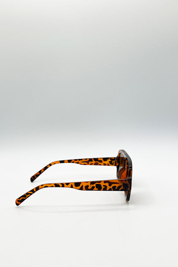 Svnx Retro Navigator Sunglasses In Brown Tortoiseshell