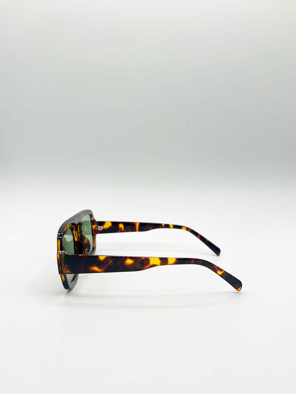 Svnx Retro Navigator Sunglasses In Green Brown Tortoiseshell