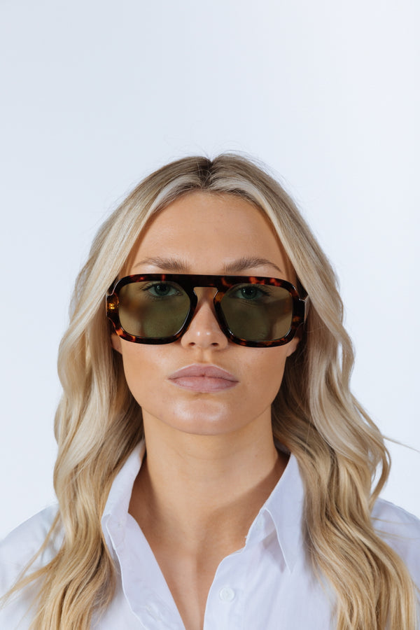 svnx Retro Navigator Sunglasses in Green Brown Tortoiseshell