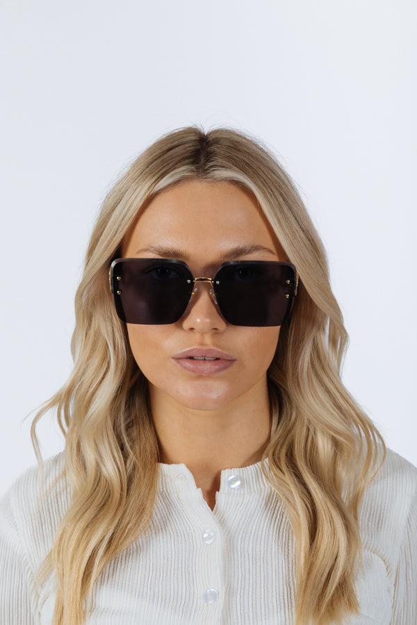 Svnx Rimless Oversized Square Sunglassses In Black Gold