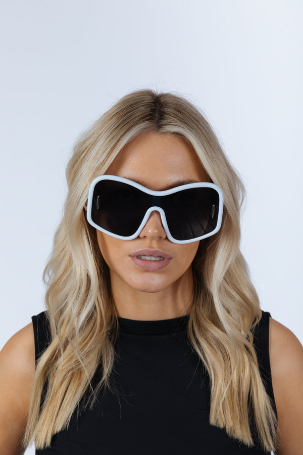 Svnx Square Oversized Mask Sunglasses In White Black