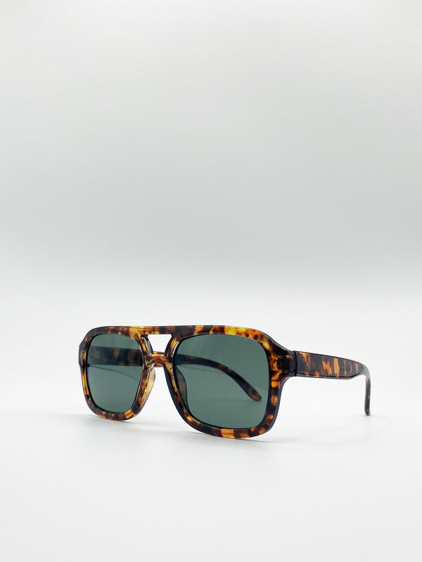 Svnx 70's Navigator Sunglasses In Tortoiseshell