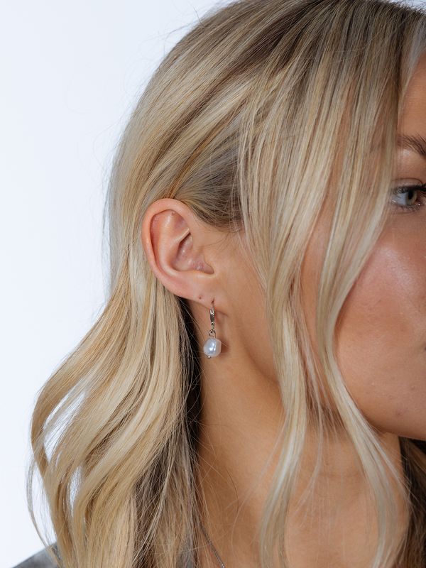 svnx Baroque Pearl Earrings in Silver