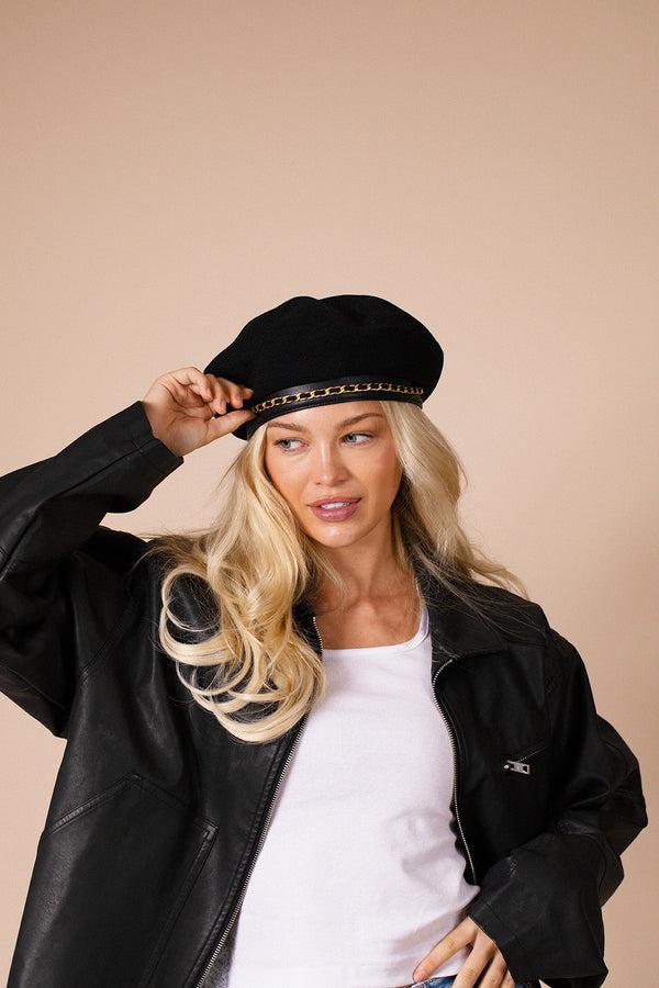 Svnx Beret Hat With Chain Detail In Black