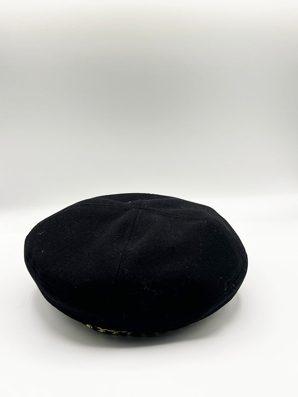 Svnx Beret Hat With Chain Detail In Black