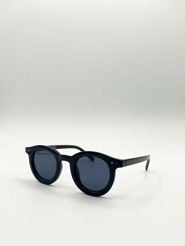 Svnx Bold Rounded Sunglasses In Black