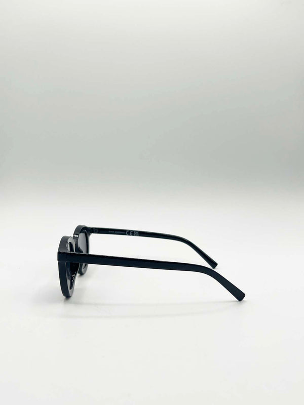 Svnx Bold Rounded Sunglasses In Black