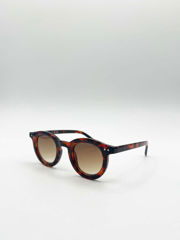 Svnx Bold Rounded Sunglasses In Tortoiseshell