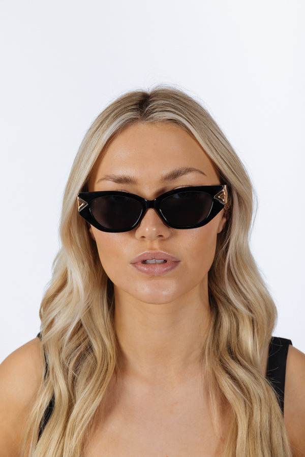 Svnx Cat-Eye Sunglasses With Side Detail In Black