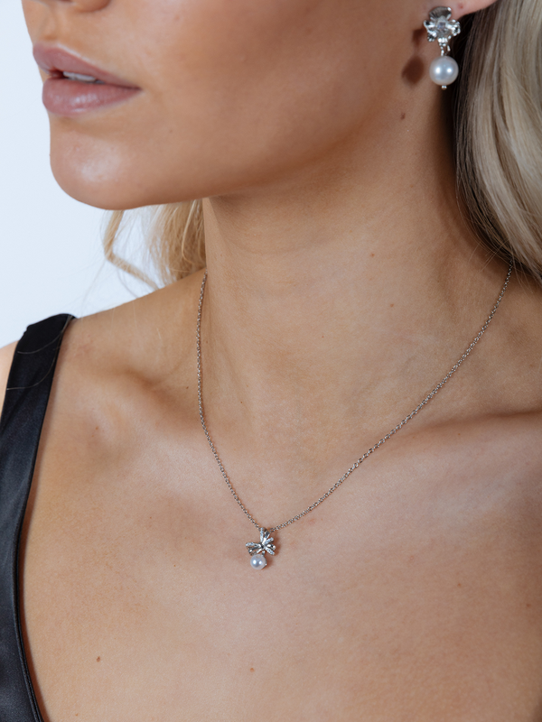 Svnx Dainty Bow Pearl Pendant Necklace