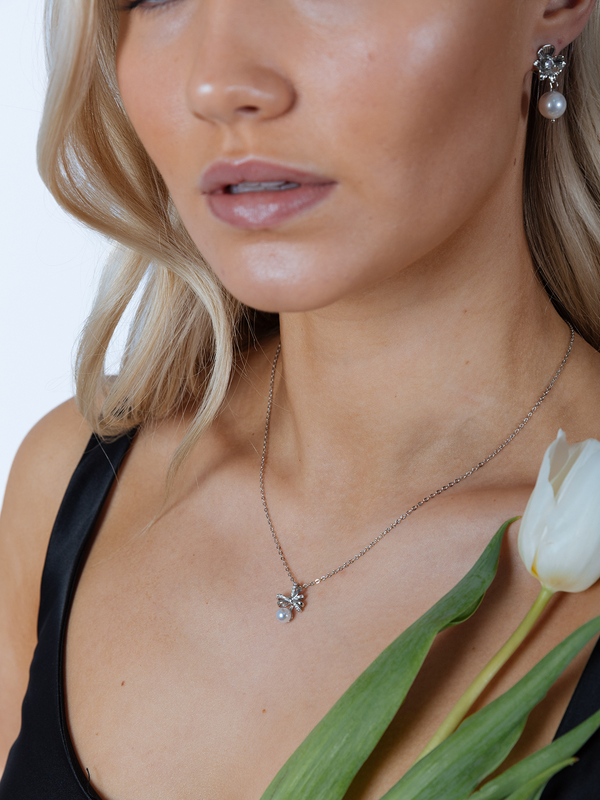 svnx Dainty Bow Pearl Pendant Necklace