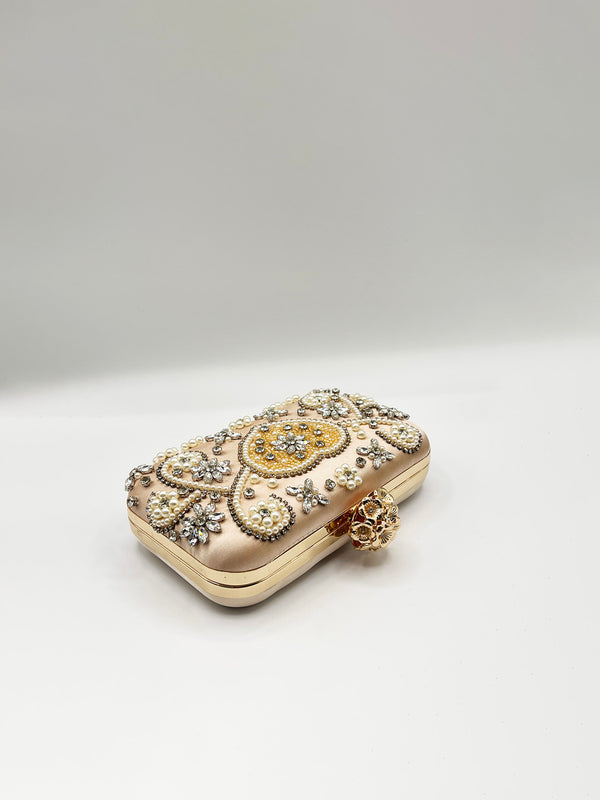 Svnx Embellished Heart Clutch Bag In Gold