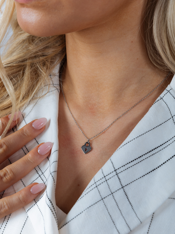 svnx Heart Keyhole Necklace in Silver - Gift Boxed